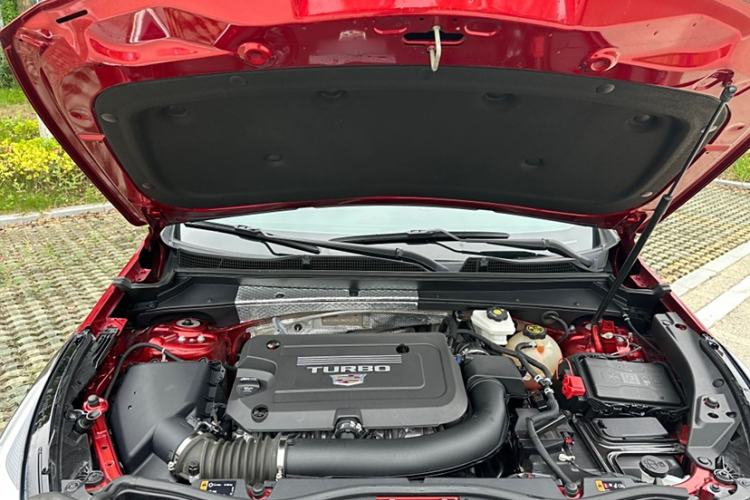 Used Cadillac XT4 2022 28T Two-Wheel-Drive Luxury Version Engine Bay