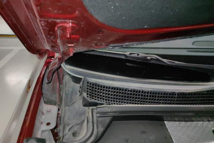 Used Cadillac XT4 2022 28T Two-Wheel-Drive Luxury Version Engine Bay Right