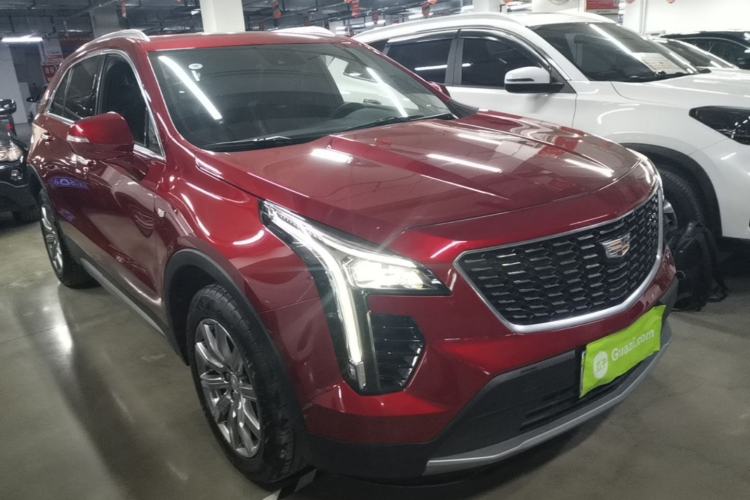 Used Cadillac XT4 2022 28T Two-Wheel-Drive Luxury Version Front Right 45 Deg