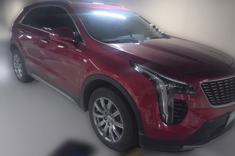 Used Cadillac XT4 2022 28T Two-Wheel-Drive Luxury Version Front Right 45 Deg