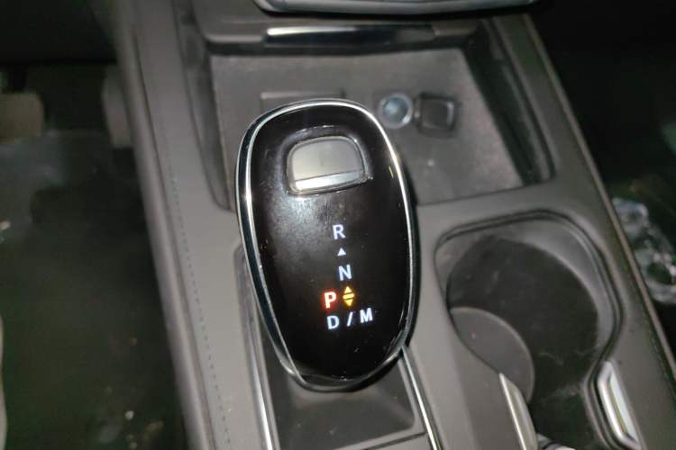 Used Cadillac XT4 2022 28T Two-Wheel-Drive Luxury Version Gear Lever