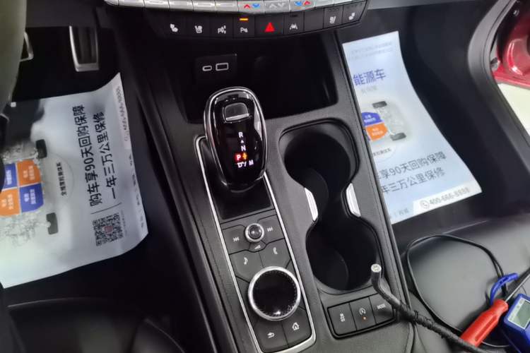 Used Cadillac XT4 2022 28T Four-Wheel Drive Platinum Edition Gear Lever