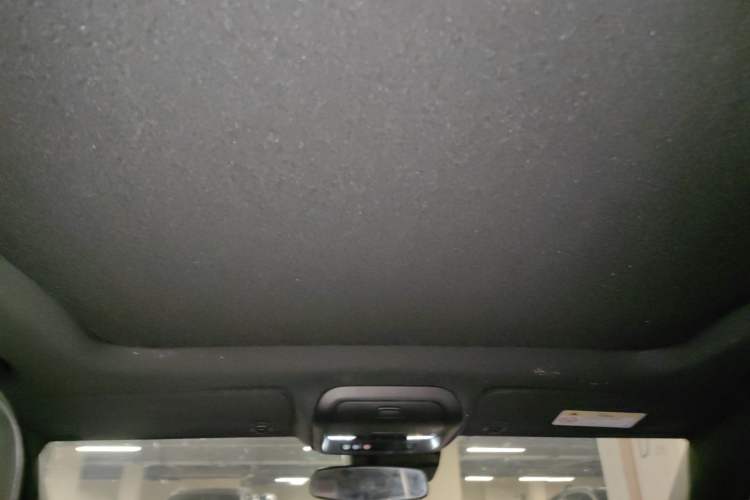 Used Cadillac XT4 2022 28T Two-Wheel-Drive Luxury Version Headliner