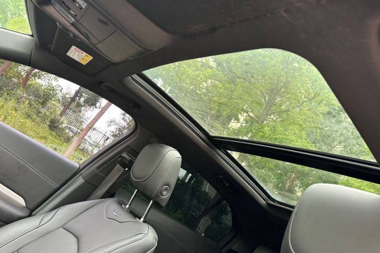 Used Cadillac XT4 2022 28T Two-Wheel-Drive Luxury Version Interior 1