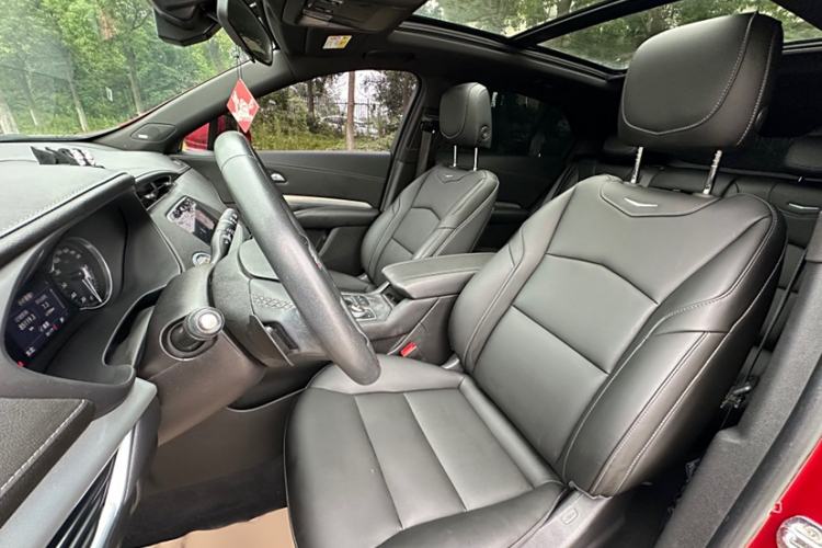 Used Cadillac XT4 2022 28T Two-Wheel-Drive Luxury Version Interior 11