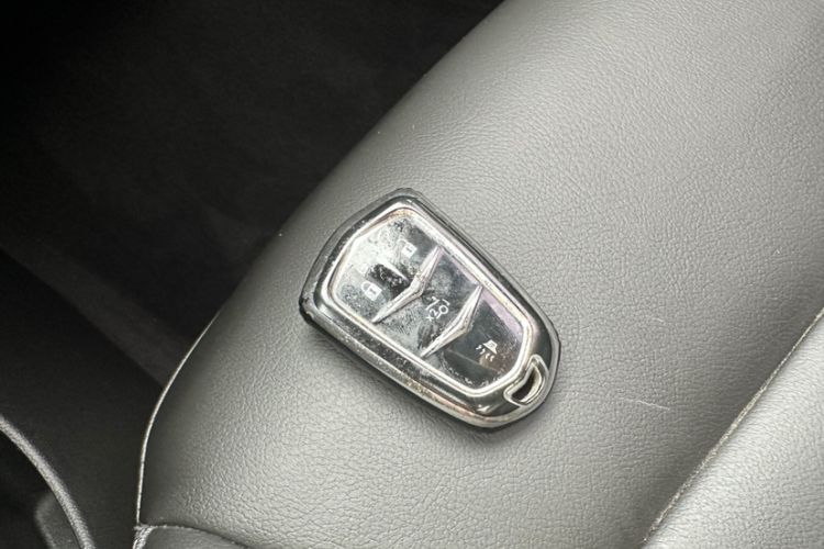 Used Cadillac XT4 2022 28T Two-Wheel-Drive Luxury Version Interior 14
