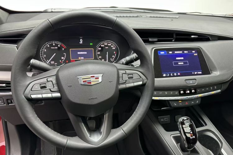 Used Cadillac XT4 2022 28T Two-Wheel-Drive Luxury Version Interior 2