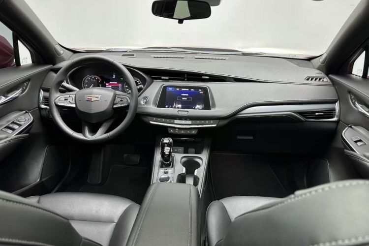 Used Cadillac XT4 2022 28T Two-Wheel-Drive Luxury Version Interior 3