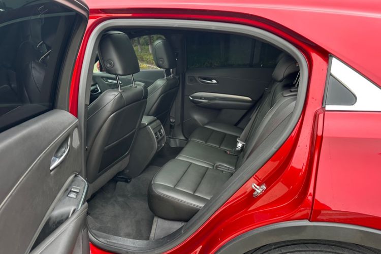 Used Cadillac XT4 2022 28T Two-Wheel-Drive Luxury Version Interior 3