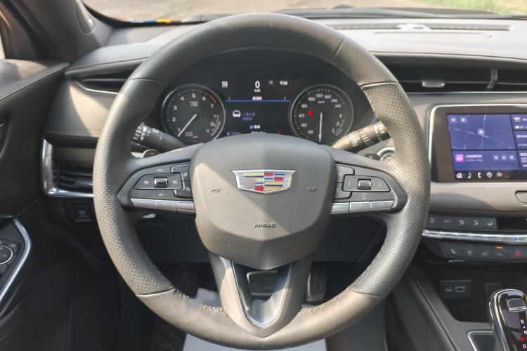 Used Cadillac XT4 2022 28T Four-Wheel Drive Platinum Edition Interior 4
