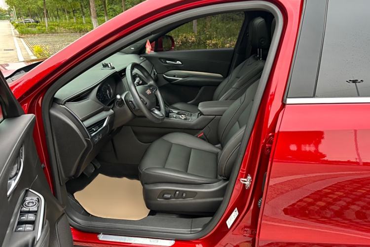 Used Cadillac XT4 2022 28T Two-Wheel-Drive Luxury Version Interior 4