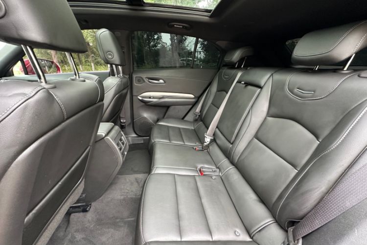Used Cadillac XT4 2022 28T Two-Wheel-Drive Luxury Version Interior 5