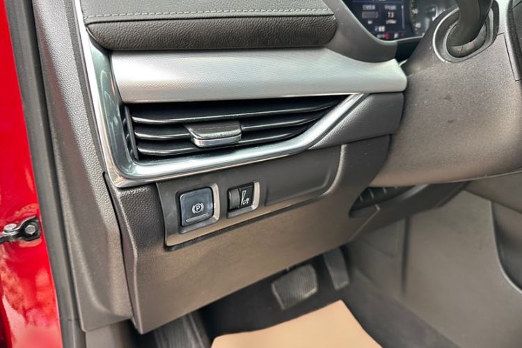 Used Cadillac XT4 2022 28T Two-Wheel-Drive Luxury Version Interior 9