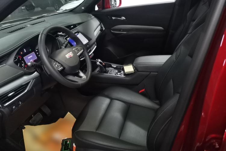 Used Cadillac XT4 2022 28T Two-Wheel-Drive Luxury Version Left Front Seat