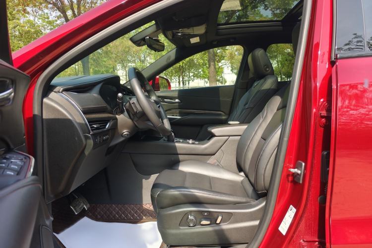 Used Cadillac XT4 2022 28T Four-Wheel Drive Platinum Edition Left Front Seat