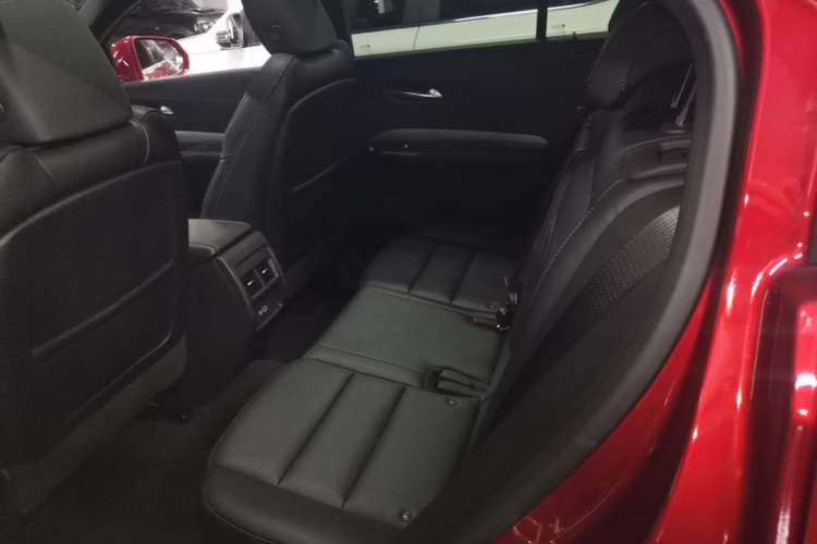 Used Cadillac XT4 2022 28T Two-Wheel-Drive Luxury Version Left Rear Seat
