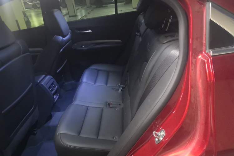 Used Cadillac XT4 2022 28T Two-Wheel-Drive Luxury Version Left Rear Seat