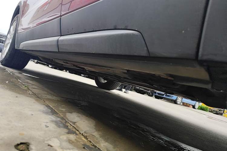 Used Cadillac XT4 2022 28T Two-Wheel Drive Fashion Edition Left Side Sill