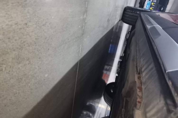 Used Cadillac XT4 2022 28T Two-Wheel-Drive Luxury Version Left Side Sill