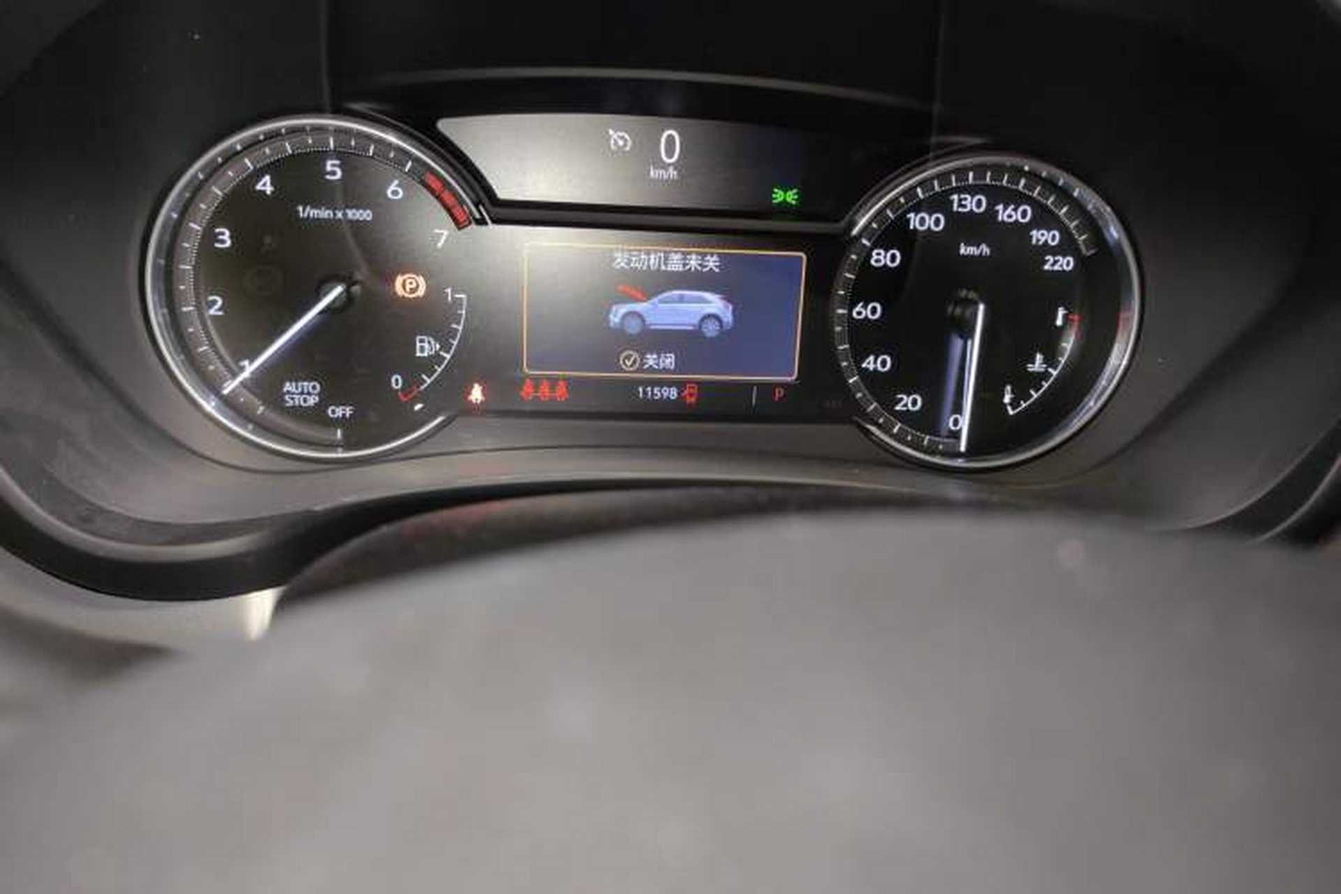 Used Cadillac XT4 2022 28T Two-Wheel-Drive Luxury Version Odometer Close Up