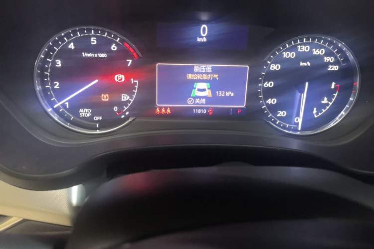 Used Cadillac XT4 2022 28T Two-Wheel-Drive Luxury Version Odometer Close Up