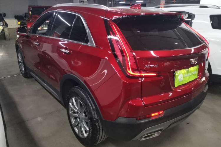 Used Cadillac XT4 2022 28T Two-Wheel-Drive Luxury Version Rear Left 45 Deg