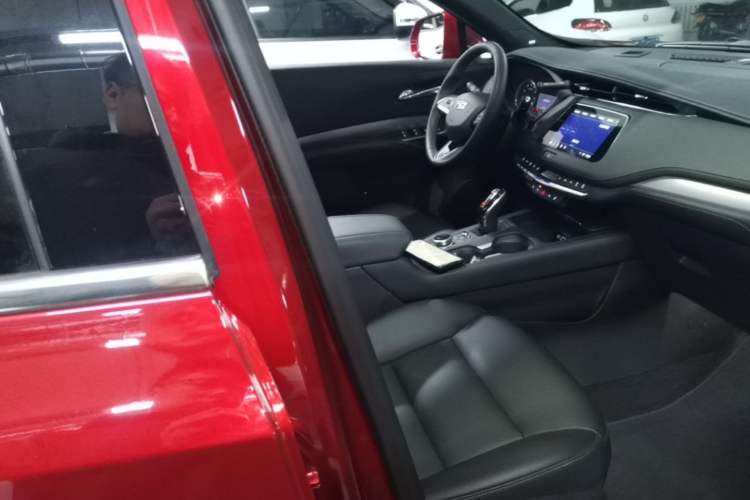 Used Cadillac XT4 2022 28T Two-Wheel-Drive Luxury Version Right Front Seat