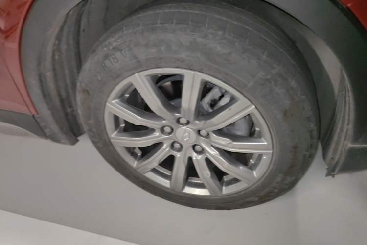 Used Cadillac XT4 2022 28T Two-Wheel-Drive Luxury Version Right Front Wheel Hub