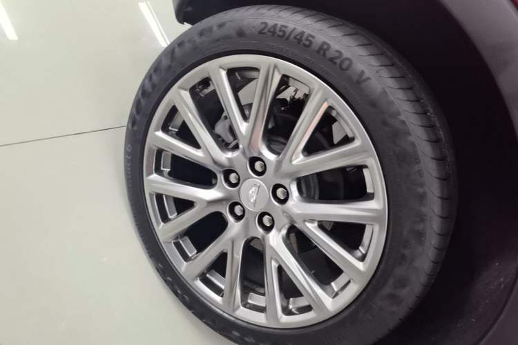 Used Cadillac XT4 2022 28T Four-Wheel Drive Platinum Edition Right Rear Wheel Hub