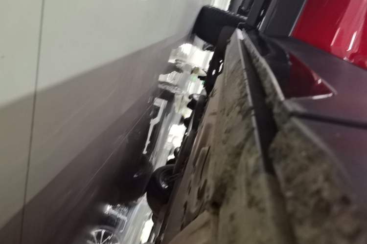 Used Cadillac XT4 2022 28T Four-Wheel Drive Platinum Edition Right Side Sill