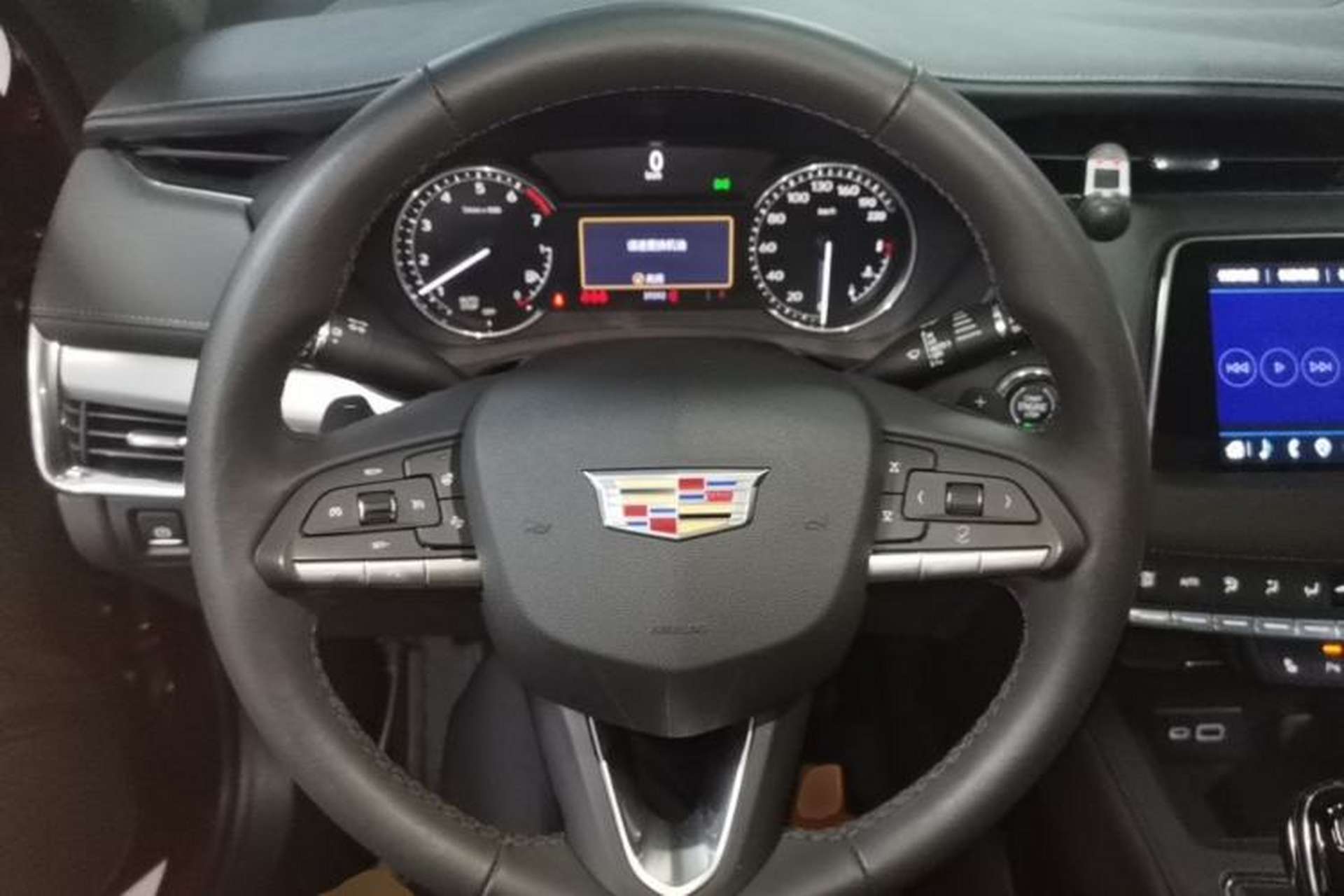 Used Cadillac XT4 2022 28T Two-Wheel-Drive Luxury Version Steering Wheel