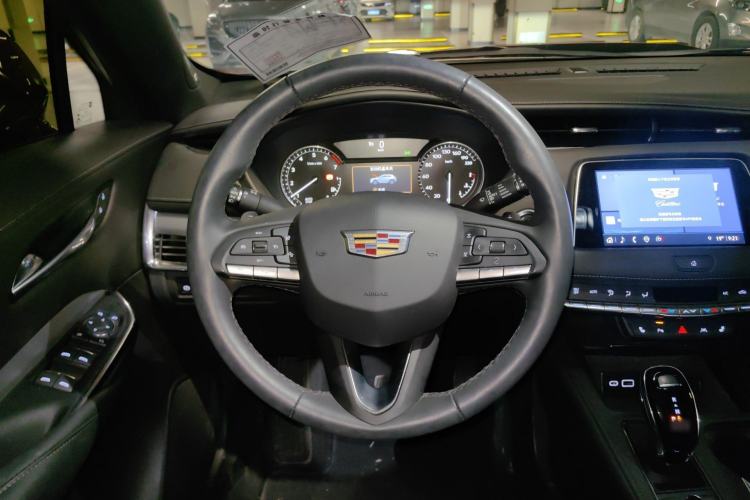 Used Cadillac XT4 2022 28T Two-Wheel-Drive Luxury Version Steering Wheel