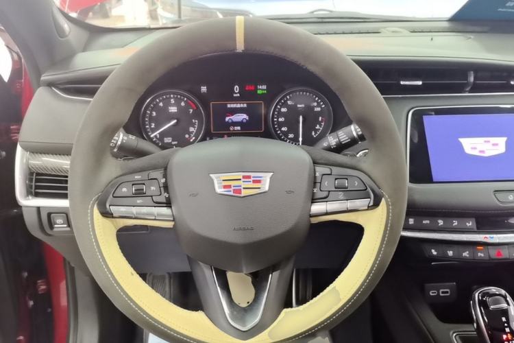 Used Cadillac XT4 2022 28T Four-Wheel Drive Platinum Edition Steering Wheel