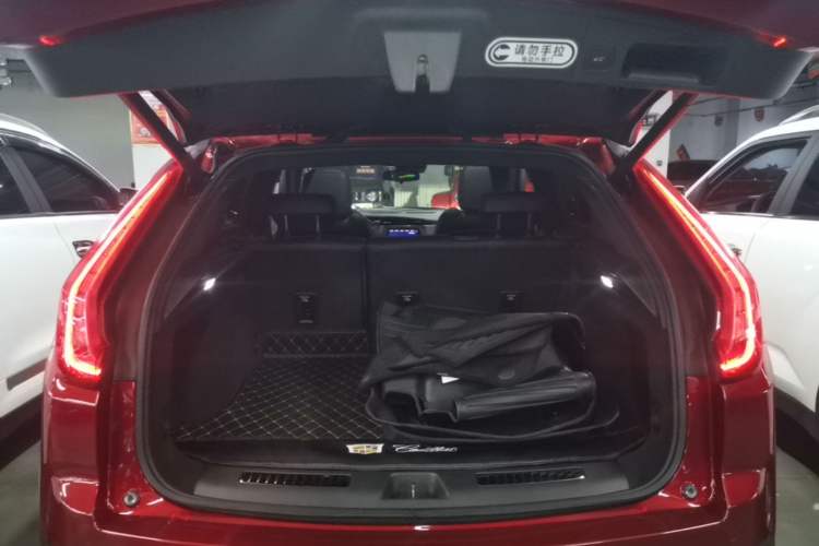 Used Cadillac XT4 2022 28T Two-Wheel-Drive Luxury Version Trunk