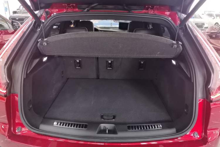 Used Cadillac XT4 2022 28T Four-Wheel Drive Platinum Edition Trunk