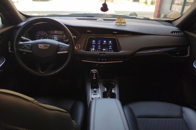 Used Cadillac XT4 2022 28T Two-Wheel Drive Fashion Edition Center Console