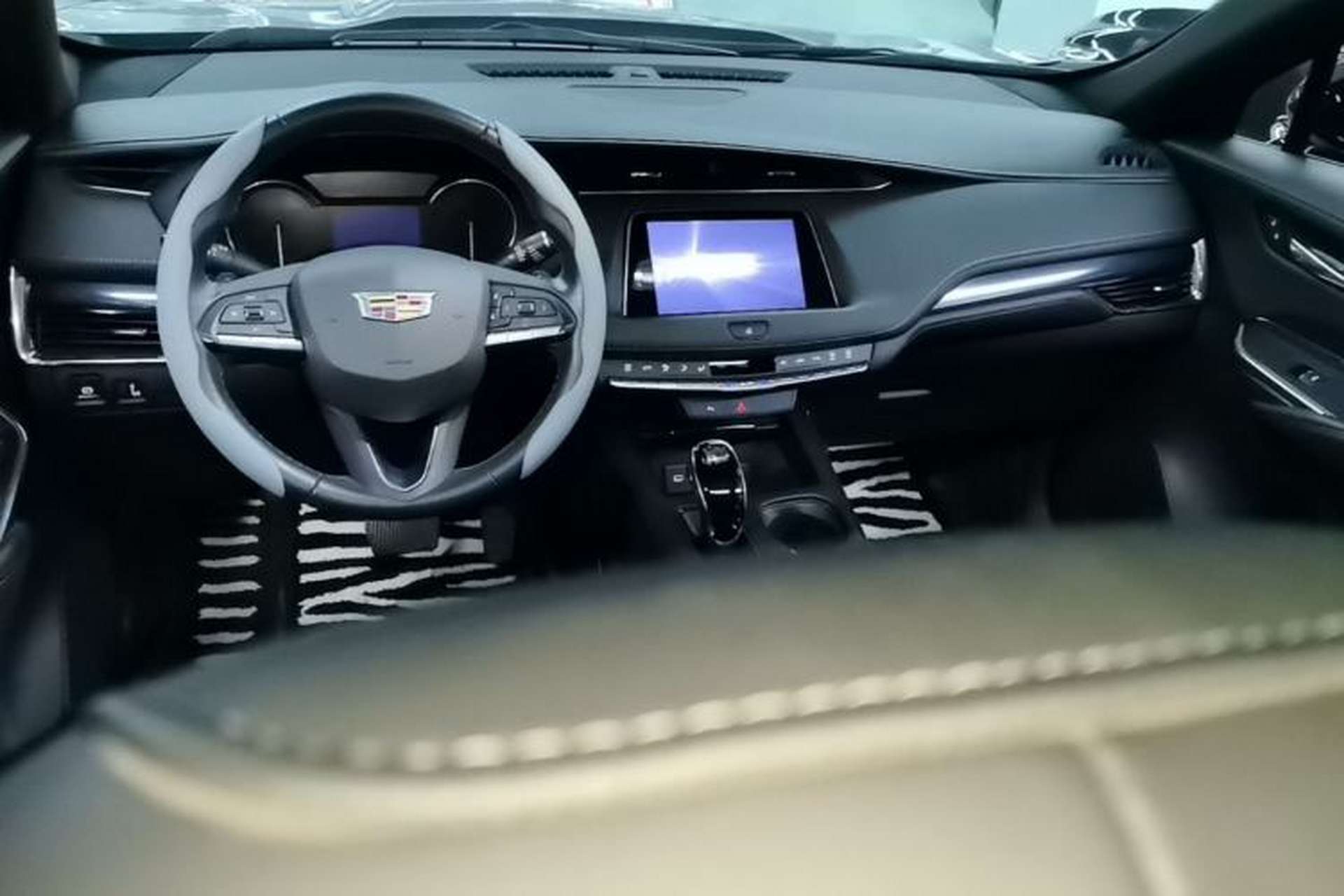 Used Cadillac XT4 2022 28T Two-Wheel Drive Fashion Edition Center Console
