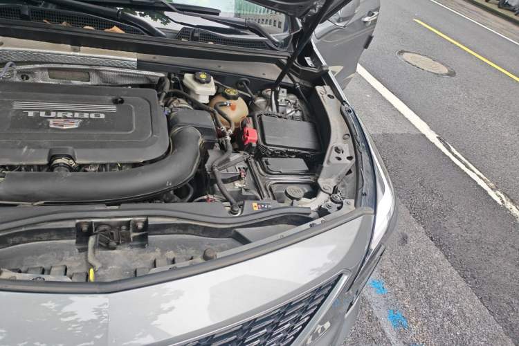 Used Cadillac XT4 2022 28T Two-Wheel Drive Prestige Version Engine Bay Left