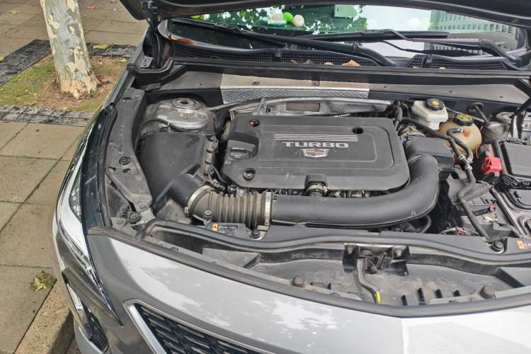 Used Cadillac XT4 2022 28T Two-Wheel Drive Prestige Version Engine Bay Right
