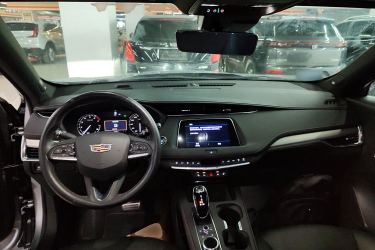 Used Cadillac XT4 2022 28T Two-Wheel-Drive Luxury Version Interior 2