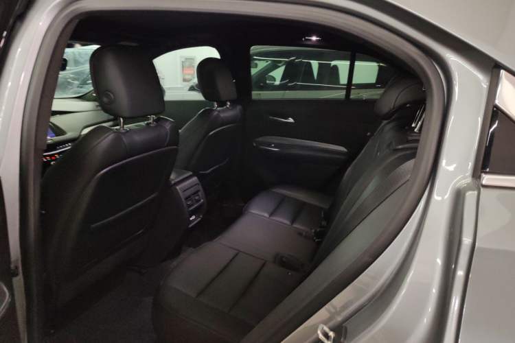 Used Cadillac XT4 2022 28T Two-Wheel-Drive Luxury Version Interior 4