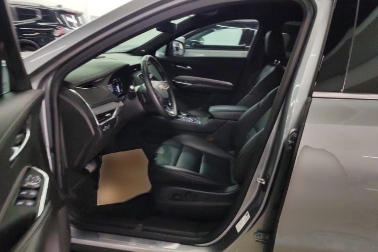 Used Cadillac XT4 2022 28T Two-Wheel-Drive Luxury Version Left Front Seat