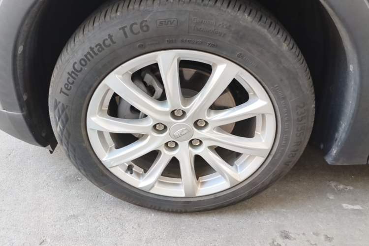 Used Cadillac XT4 2022 28T Two-Wheel Drive Fashion Edition Left Front Wheel Hub