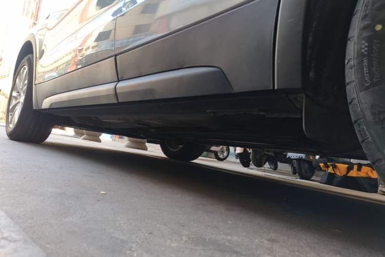 Used Cadillac XT4 2022 28T Two-Wheel Drive Fashion Edition Left Side Sill