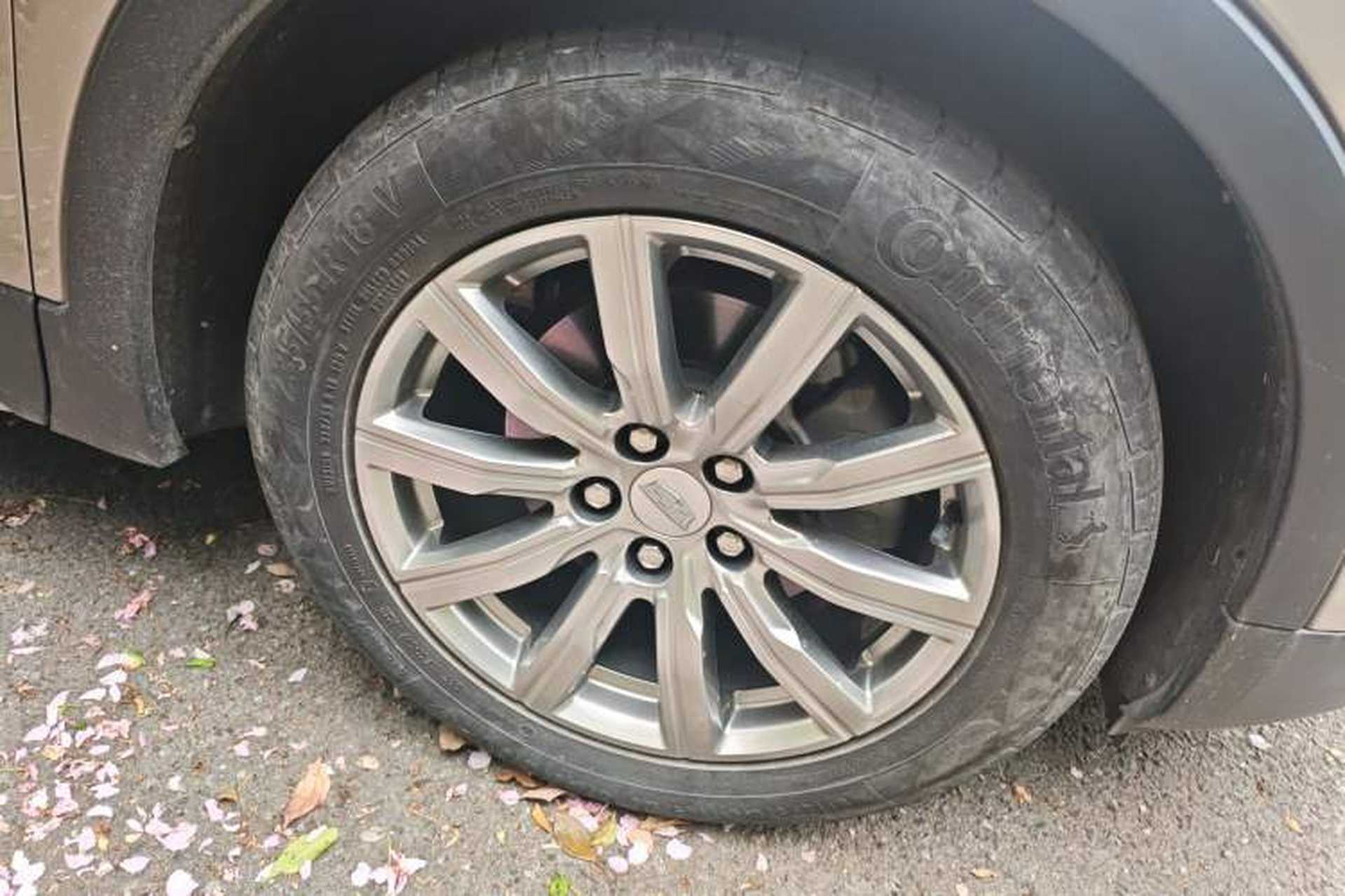 Used Cadillac XT4 2022 28T Two-Wheel-Drive Luxury Version Right Front Wheel Hub