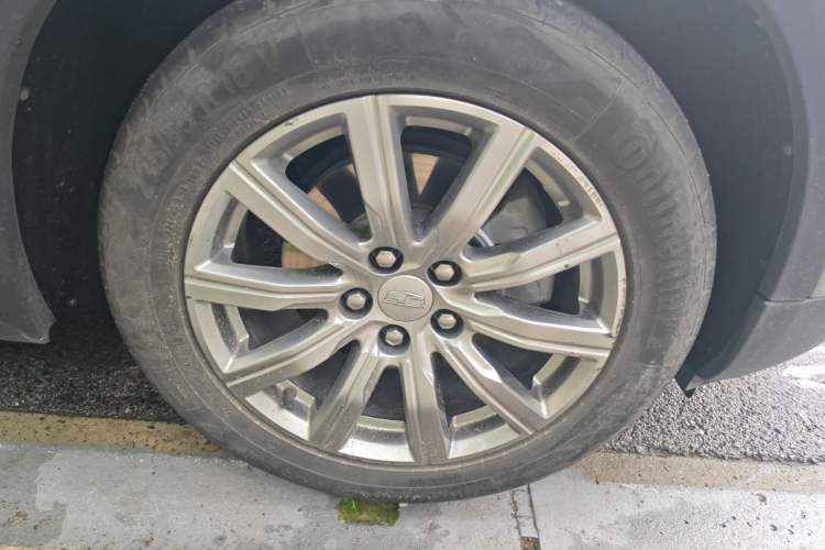 Used Cadillac XT4 2022 28T Two-Wheel Drive Prestige Version Right Front Wheel Hub