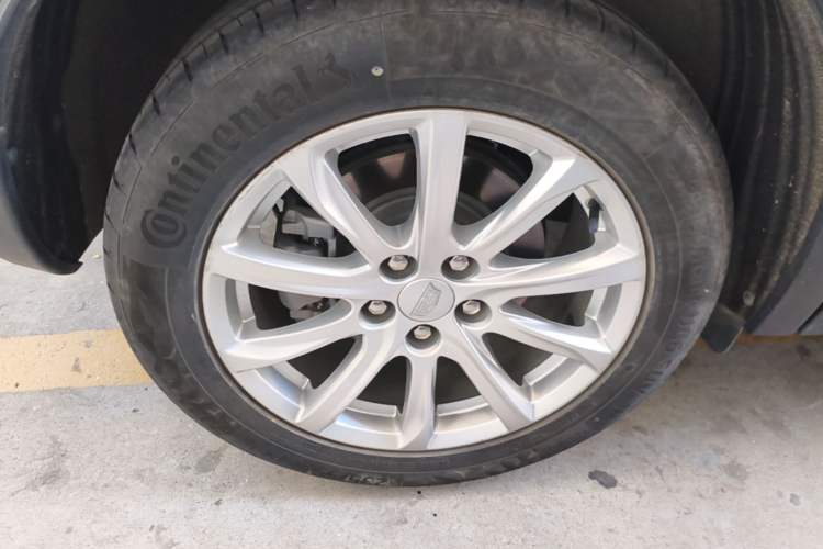 Used Cadillac XT4 2022 28T Two-Wheel Drive Fashion Edition Right Rear Wheel Hub