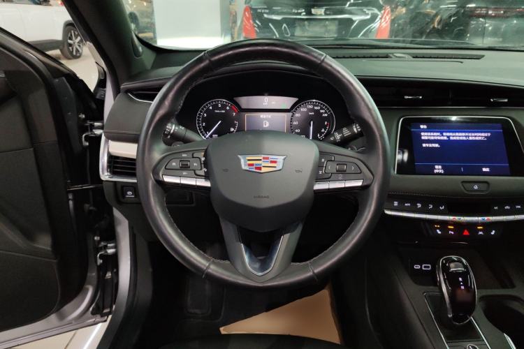 Used Cadillac XT4 2022 28T Two-Wheel-Drive Luxury Version Steering Wheel