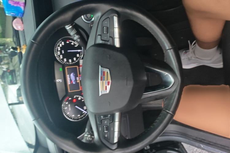 Used Cadillac XT4 2022 28T Two-Wheel Drive Prestige Version Steering Wheel