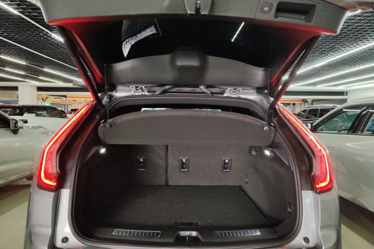Used Cadillac XT4 2022 28T Two-Wheel-Drive Luxury Version Trunk
